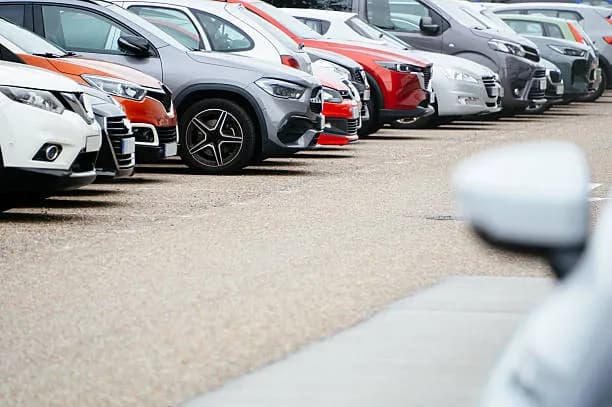 Pakistan Auto Sales Surge, But Policy Vacuum Threatens Growth Ahead